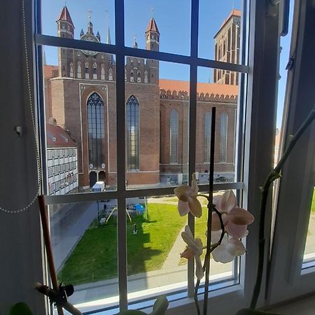 Apartment In Old Town - View Of Mariacki Church Гданск Екстериор снимка