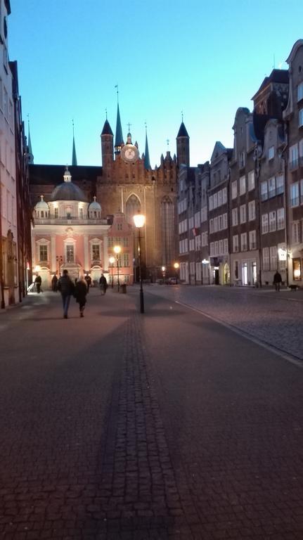 Apartment In Old Town - View Of Mariacki Church Гданск Екстериор снимка