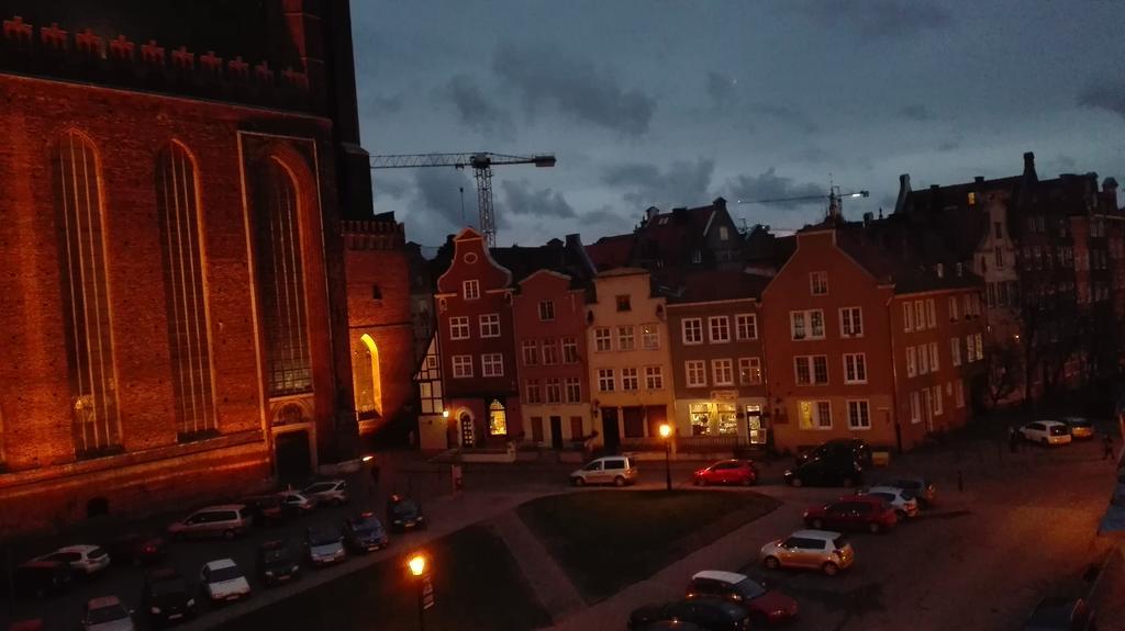 Apartment In Old Town - View Of Mariacki Church Гданск Екстериор снимка