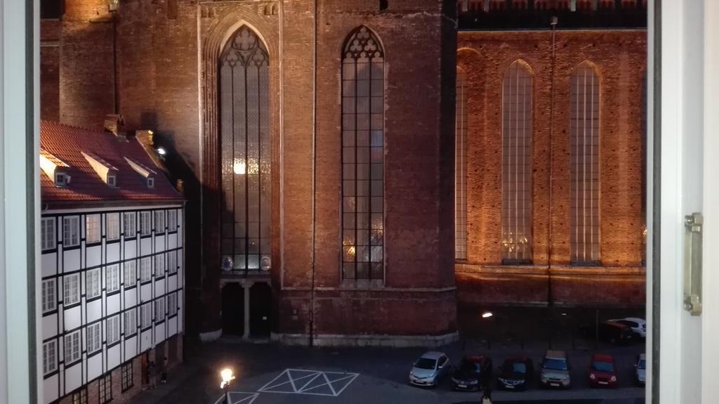 Apartment In Old Town - View Of Mariacki Church Гданск Екстериор снимка